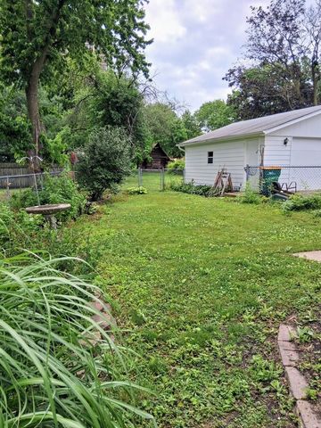 742 S 4th Street, Dekalb, IL 60115