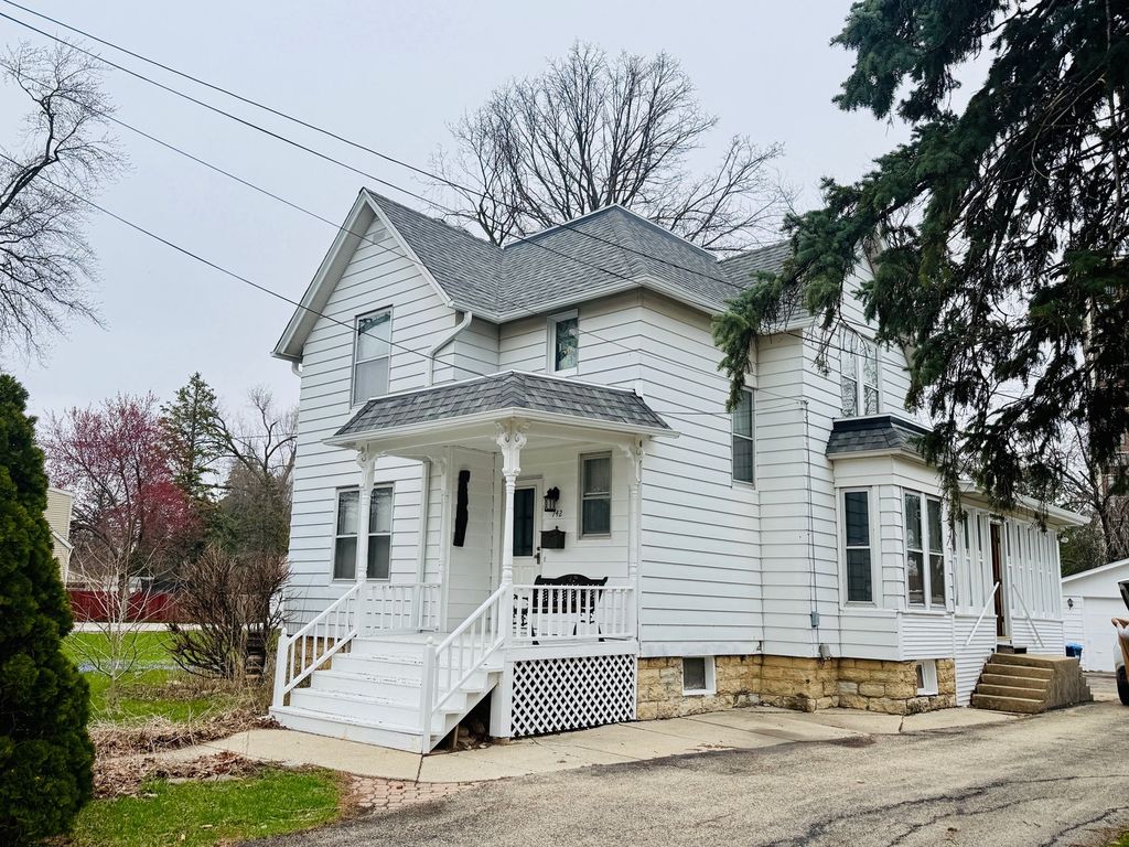 742 S 4th Street, Dekalb, IL 60115