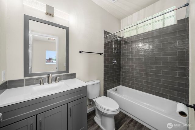 330 E Bay Drive NE, Olympia, WA 98506