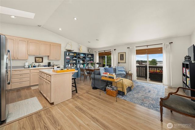 330 E Bay Drive NE, Olympia, WA 98506