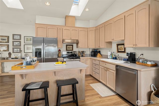 330 E Bay Drive NE, Olympia, WA 98506