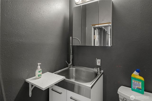 330 E Bay Drive NE, Olympia, WA 98506