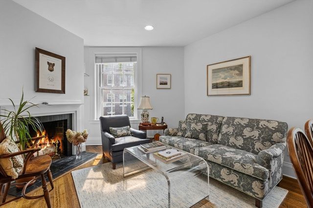 1 West Hill Place, Boston, MA 02114