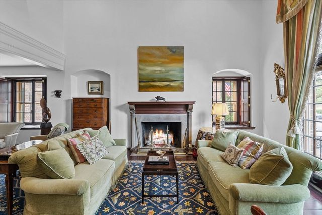 1 West Hill Place, Boston, MA 02114