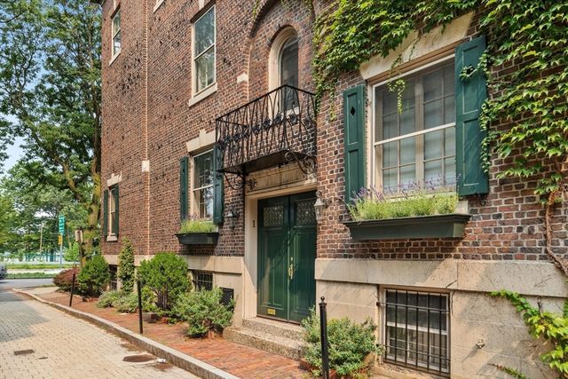 1 West Hill Place, Boston, MA 02114
