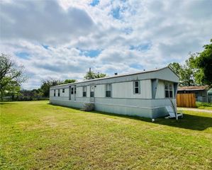 165 N Avenue L, Crawford, TX 76638