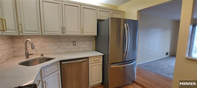 871 Juniper Way, Mahwah, NJ 07430