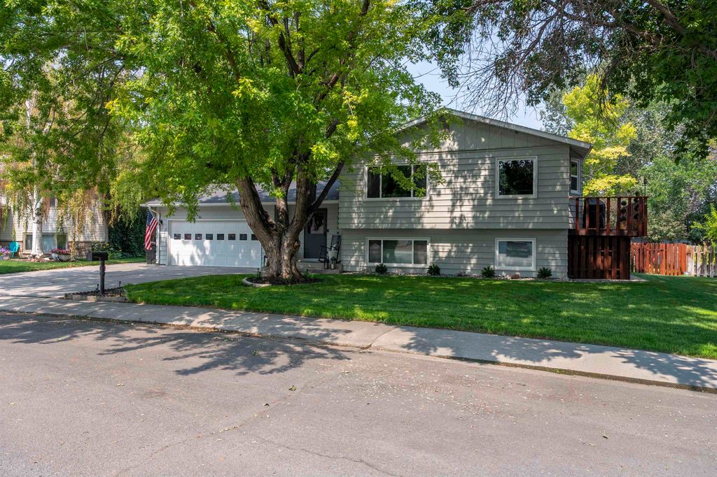 471 Sunlight Dr, Powell, WY 82435 photo 1