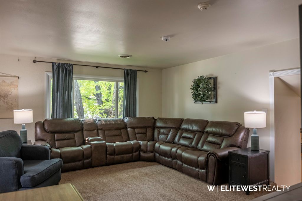 471 Sunlight Dr, Powell, WY 82435 photo 4