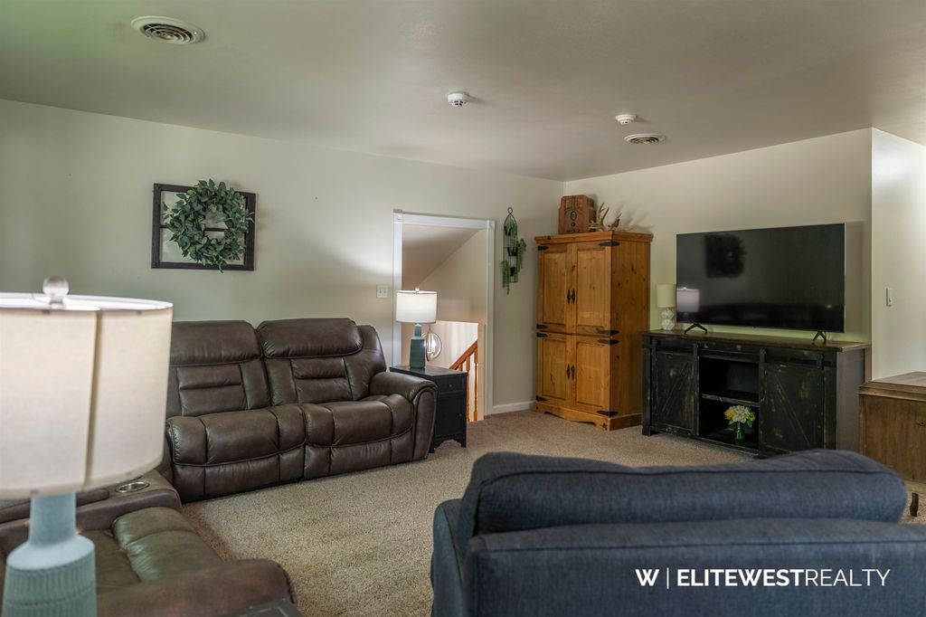 471 Sunlight Dr, Powell, WY 82435 photo 5