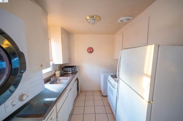 7401 -7411 Hillside St, Oakland, CA 94605