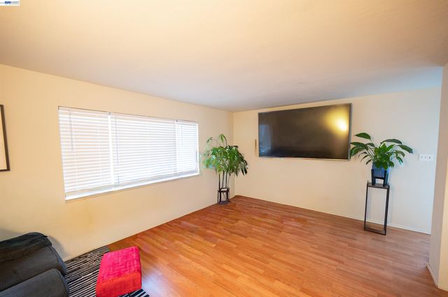 7401 -7411 Hillside St, Oakland, CA 94605