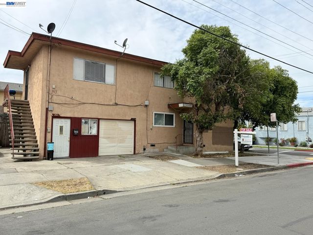 7401 -7411 Hillside St, Oakland, CA 94605