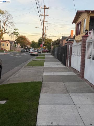 7401 -7411 Hillside St, Oakland, CA 94605