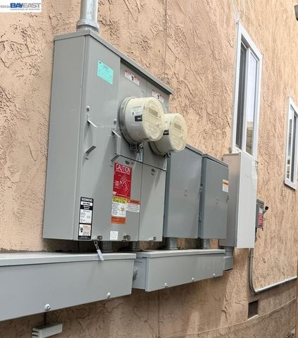 7401 -7411 Hillside St, Oakland, CA 94605