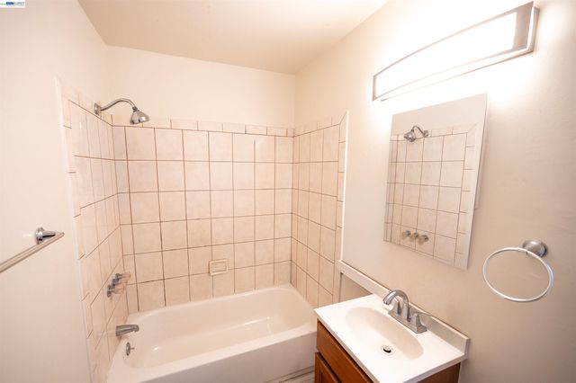 7401 -7411 Hillside St, Oakland, CA 94605