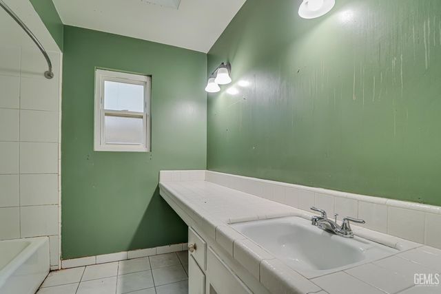 501 Carr Street, Bakersfield, CA 93309