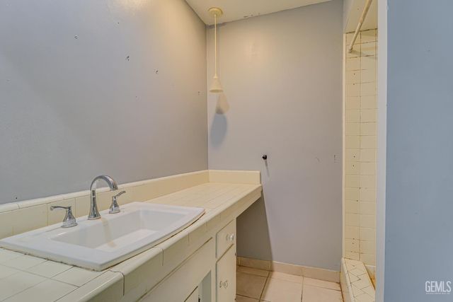 501 Carr Street, Bakersfield, CA 93309