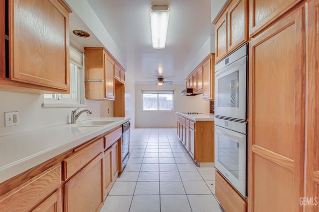 501 Carr Street, Bakersfield, CA 93309