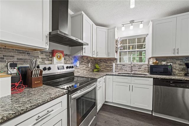 5308 N Michigan Avenue, Kansas City, MO 64118