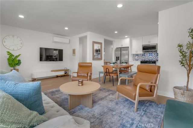 2489 Fashion Avenue, Long Beach, CA 90810