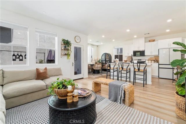 4044 Summer Way, Corona, CA 92883