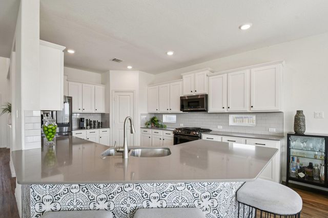 208 Locklin DR, Liberty Hill, TX 78642