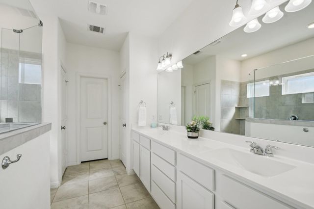 208 Locklin DR, Liberty Hill, TX 78642