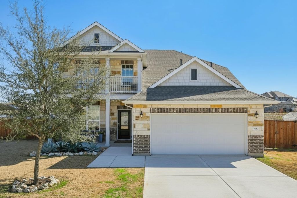 208 Locklin DR, Liberty Hill, TX 78642