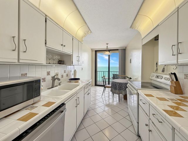 4200 N Ocean Drive 1-902, Singer Island, FL 33404
