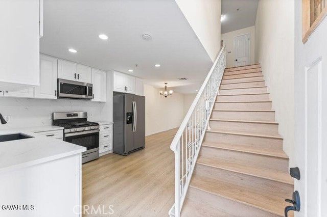 14618 Gilmore Street 16, Van Nuys (los Angeles), CA 91411