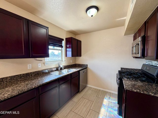 106 ALAMITO CREEK Avenue, Clint, TX 79836