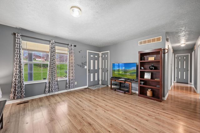 16 Blanche Avenue, Williamstown, KY 41097