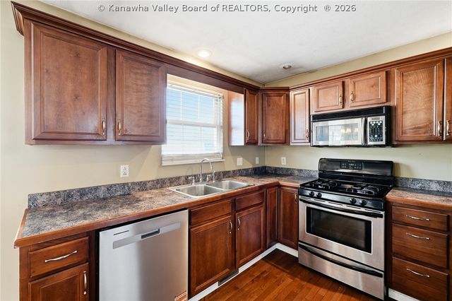 218 Parkstone Drive, Fraziers Bottom, WV 25082