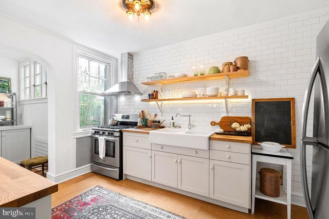 30 W QUEEN LN, Philadelphia, PA 19144
