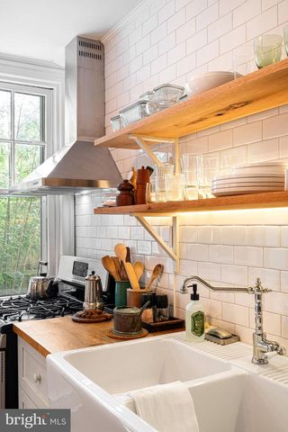30 W QUEEN LN, Philadelphia, PA 19144
