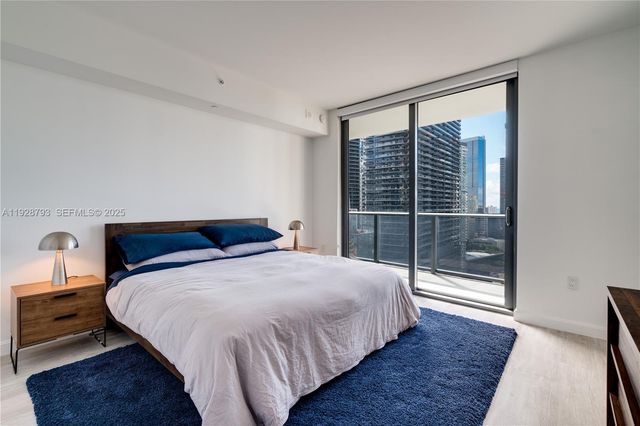 45 SW 9th St 2306, Miami, FL 33130