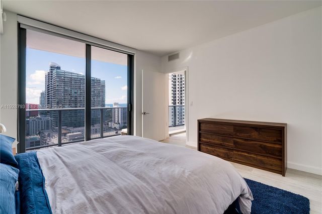 45 SW 9th St 2306, Miami, FL 33130