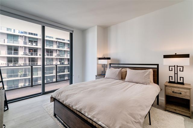 45 SW 9th St 2306, Miami, FL 33130