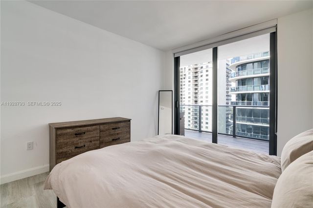 45 SW 9th St 2306, Miami, FL 33130