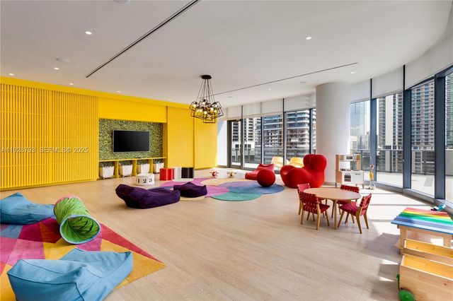 45 SW 9th St 2306, Miami, FL 33130