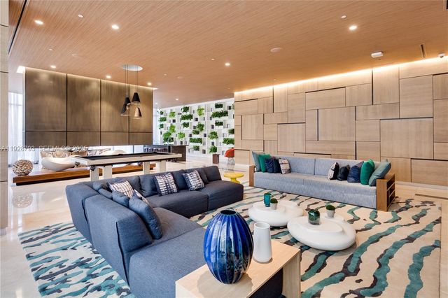 45 SW 9th St 2306, Miami, FL 33130