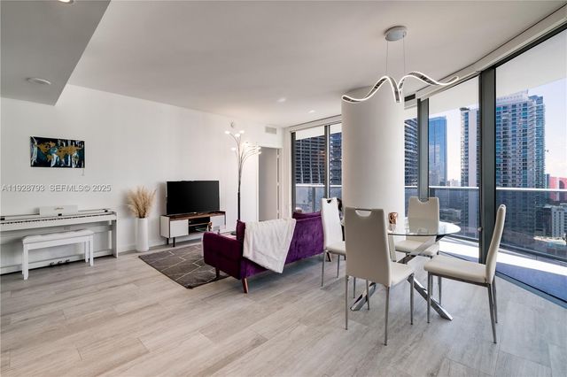 45 SW 9th St 2306, Miami, FL 33130