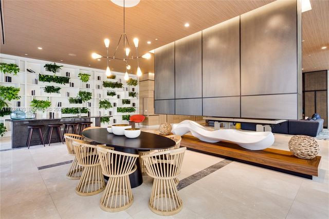 45 SW 9th St 2306, Miami, FL 33130