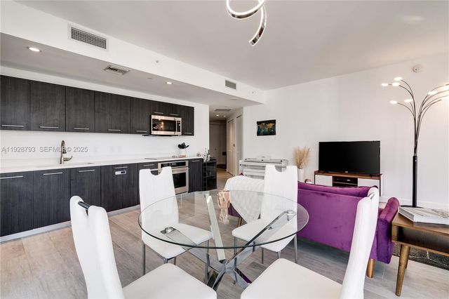 45 SW 9th St 2306, Miami, FL 33130