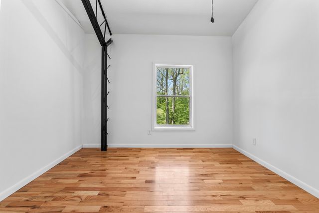 583 College Road, Paris, KY 40361