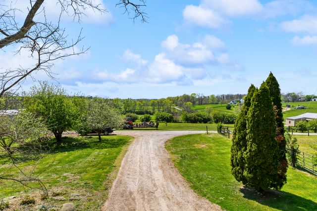 583 College Road, Paris, KY 40361