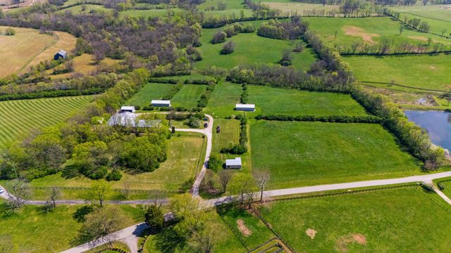 583 College Road, Paris, KY 40361
