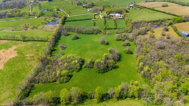 583 College Road, Paris, KY 40361