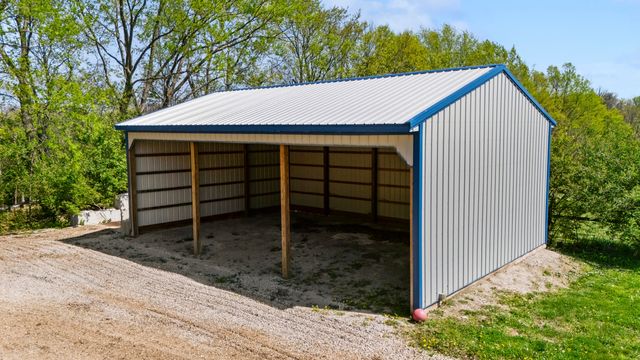 583 College Road, Paris, KY 40361